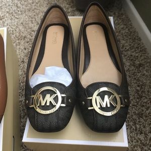 💯% Authentic MK Flat